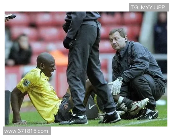 上课时老师提问足球明星的职业生涯与成就引发学生热烈讨论 上课时老师提问足球明星的职业生涯与成就引发学生热烈讨论